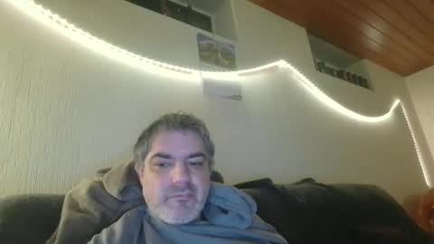 Snapshot of teeforyou chatting on 25, 10, 2025 Peter online show from 25, 10, 2025