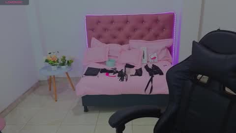 teffa_naught_hott online show from 4, 12, 2025