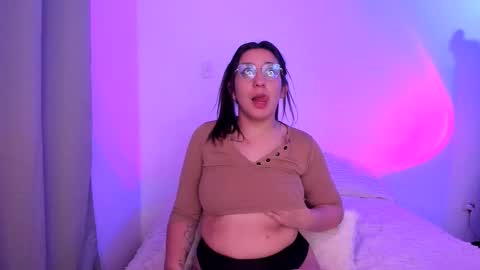 Snapshot of tellme_maddie chatting on 10, 11, 2025 Maddie online show from 10, 11, 2025