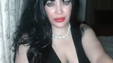 Snapshot of temptresscrystalia chatting on 18, 12, 2025 talia i m french girl online show from 18, 12, 2025