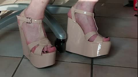 Snapshot of teninchheels chatting on 2, 12, 2024 teninchheels online show from 2, 12, 2024