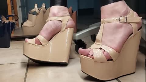 Snapshot of teninchheels chatting on 22, 12, 2024 teninchheels online show from 22, 12, 2024