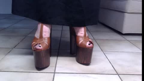 Snapshot of teninchheels chatting on 15, 9, 2025 teninchheels online show from 15, 9, 2025