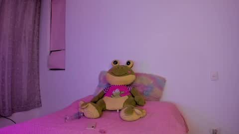 Snapshot of tenshi_leah chatting on 20, 9, 2025 Leah online show from 20, 9, 2025