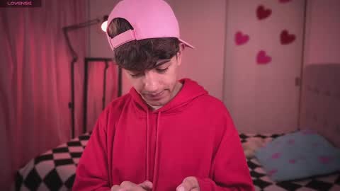 teo brown Independent model online show from 4, 3, 2025