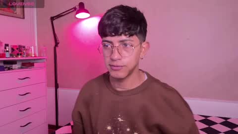 teo brown Independent model online show from 30, 9, 2025