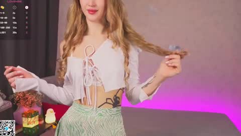 Snapshot of tesalune_ chatting on 28, 2, 2025 Tesa online show from 28, 2, 2025
