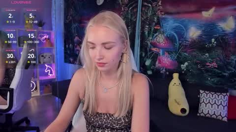 Snapshot of tessahamilton chatting on 9, 10, 2025 TessaHamilton online show from 9, 10, 2025