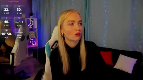 Snapshot of tessahamilton chatting on 4, 11, 2025 TessaHamilton online show from 4, 11, 2025