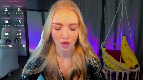 TessaHamilton online show from 8, 2, 2026