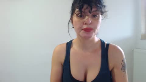 Snapshot of tessnaughty chatting on 20, 12, 2024 naughty tess online show from 20, 12, 2024