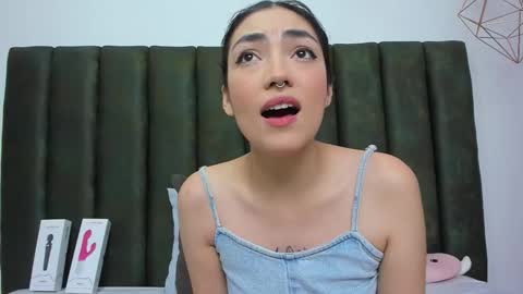 Snapshot of thailycherry chatting on 3, 11, 2025 Thaily online show from 3, 11, 2025