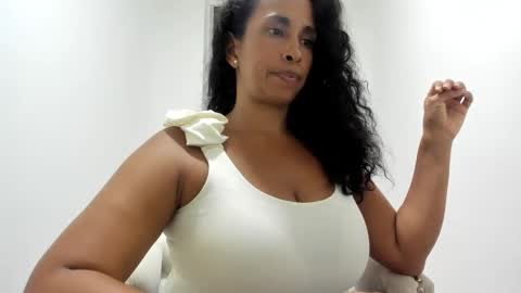 Thalia Gomex online show from 29, 1, 2025