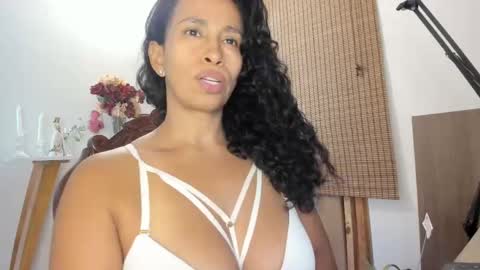 Thalia Gomex online show from 10, 9, 2025