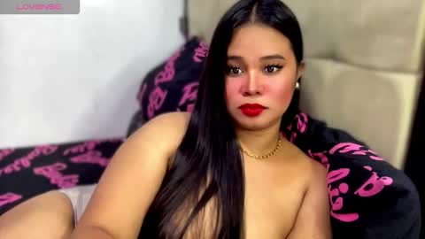 Snapshot of thalia_houston69 chatting on 4, 12, 2025 Ms. Thalia online show from 4, 12, 2025