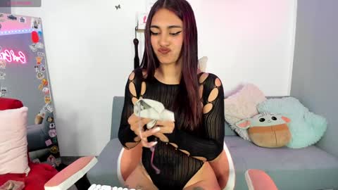 Snapshot of thamara_cooper_ chatting on 27, 1, 2025 thamara_cooper_ online show from 27, 1, 2025