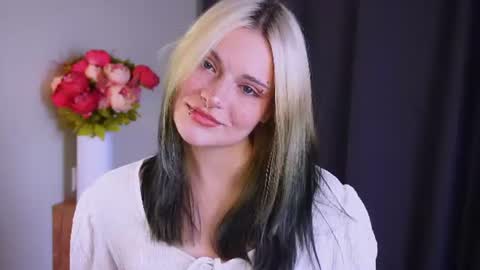 Snapshot of thaocroes chatting on 8, 8, 2026 Katty----meow meow online show from 8, 8, 2026