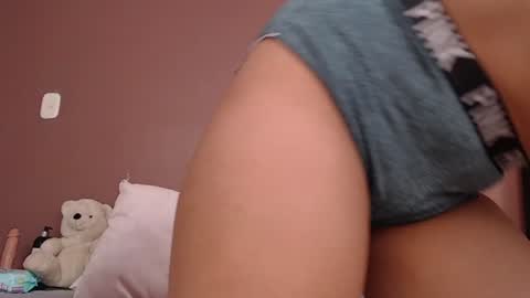 Snapshot of thayssa_ross chatting on 10, 1, 2025 THAYSSA ROSS online show from 10, 1, 2025