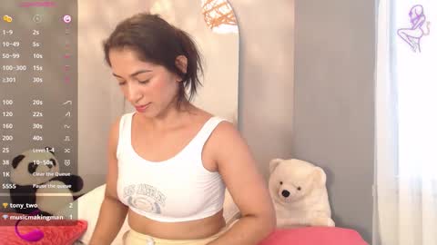 Snapshot of thayssa_ross chatting on 6, 11, 2025 THAYSSA ROSS online show from 6, 11, 2025