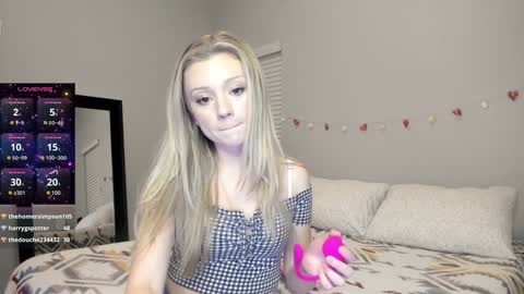 Snapshot of the_hotties chatting on 28, 12, 2024 the_hotties online show from 28, 12, 2024
