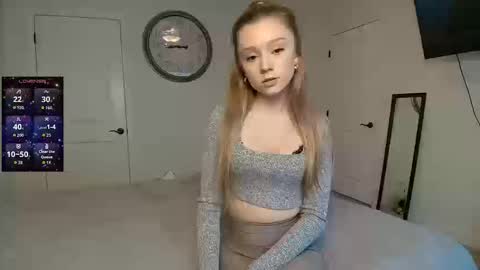 Snapshot of the_hotties chatting on 19, 9, 2025 the_hotties online show from 19, 9, 2025