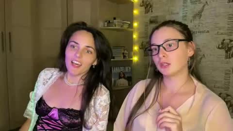 Snapshot of theanna510763 chatting on 15, 10, 2025 theanna510763 online show from 15, 10, 2025