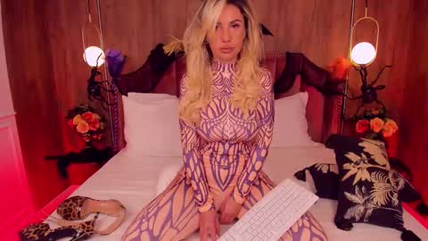 Snapshot of thebaewatch chatting on 1, 11, 2025 BaeWatch online show from 1, 11, 2025