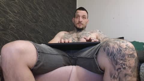 Snapshot of thebestmuscles chatting on 4, 1, 2025 John online show from 4, 1, 2025