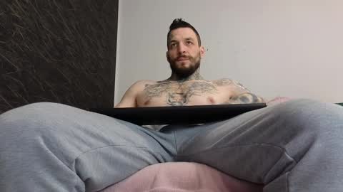 Snapshot of thebestmuscles chatting on 14, 2, 2025 John online show from 14, 2, 2025