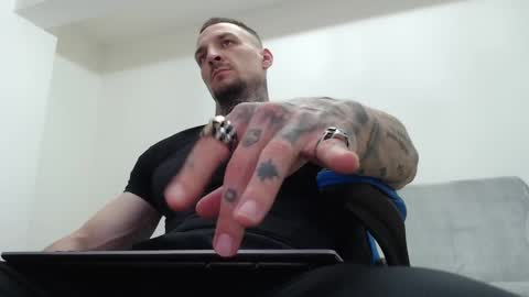 Snapshot of thebestmuscles chatting on 8, 5, 2026 John online show from 8, 5, 2026