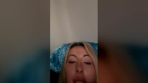 theblondebunni online show from 2, 4, 2026