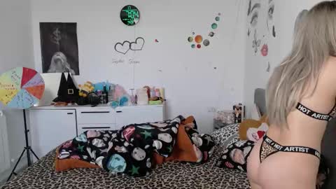 Snapshot of thefarmergirl chatting on 28, 4, 2026 TheFarmergirl online show from 28, 4, 2026