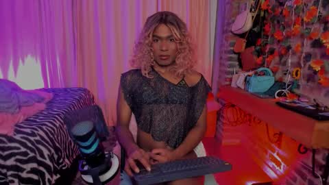 Snapshot of thegoldenbitch chatting on 25, 3, 2026 Goldie online show from 25, 3, 2026