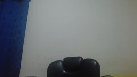 Snapshot of thehousedog chatting on 28, 4, 2026 thehousedog online show from 28, 4, 2026