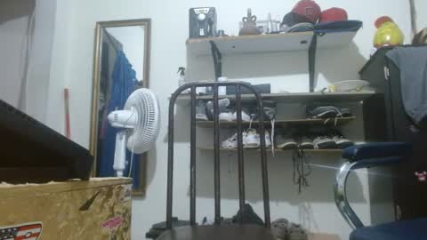 Snapshot of thehousedog chatting on 29, 4, 2026 thehousedog online show from 29, 4, 2026