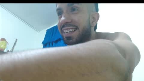 Snapshot of thehousedog chatting on 23, 5, 2026 thehousedog online show from 23, 5, 2026