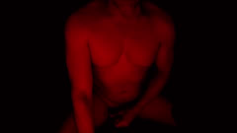 Snapshot of thehungmantis chatting on 13, 10, 2025 thehungmantis online show from 13, 10, 2025