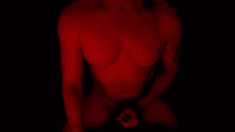 Snapshot of thehungmantis chatting on 20, 10, 2025 thehungmantis online show from 20, 10, 2025