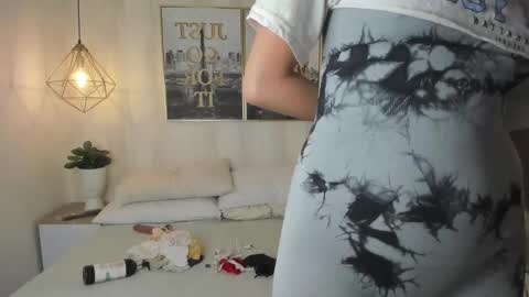 Snapshot of theia_moon_ chatting on 3, 12, 2024 Theia online show from 3, 12, 2024