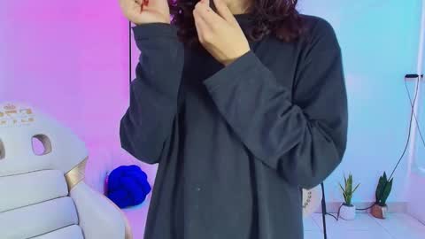 Snapshot of theia_moon_ chatting on 4, 1, 2025 Theia online show from 4, 1, 2025