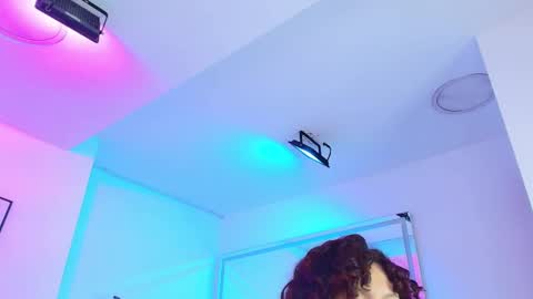 Snapshot of theia_moon_ chatting on 5, 1, 2025 Theia online show from 5, 1, 2025