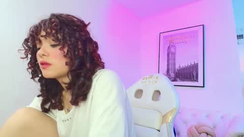 Snapshot of theia_moon_ chatting on 12, 1, 2025 Theia online show from 12, 1, 2025