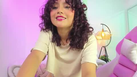 Snapshot of theia_moon_ chatting on 1, 3, 2025 Theia online show from 1, 3, 2025