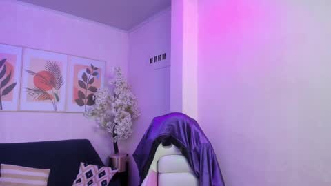 Snapshot of theia_moon_ chatting on 2, 3, 2025 Theia online show from 2, 3, 2025