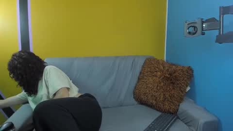 Snapshot of theia_moon_ chatting on 2, 3, 2025 Theia online show from 2, 3, 2025