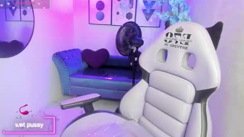 Snapshot of theia_moon_ chatting on 1, 10, 2025 Theia online show from 1, 10, 2025