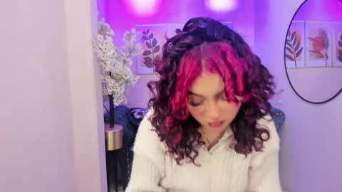 Snapshot of theia_moon_ chatting on 9, 10, 2025 Theia online show from 9, 10, 2025