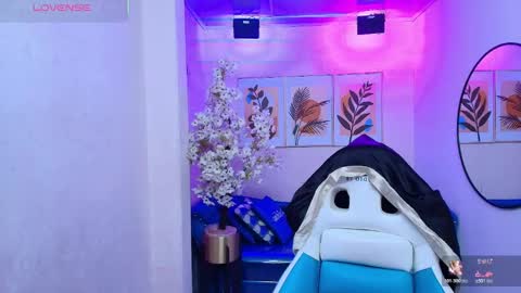 Snapshot of theia_moon_ chatting on 20, 10, 2025 Theia online show from 20, 10, 2025