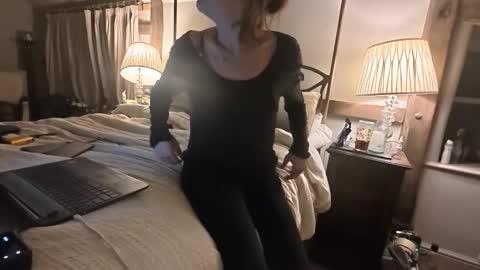 theladyduchess online show from 6, 3, 2026