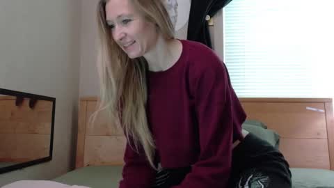 Snapshot of thelunastorm chatting on 14, 10, 2025 The Luna Storm online show from 14, 10, 2025